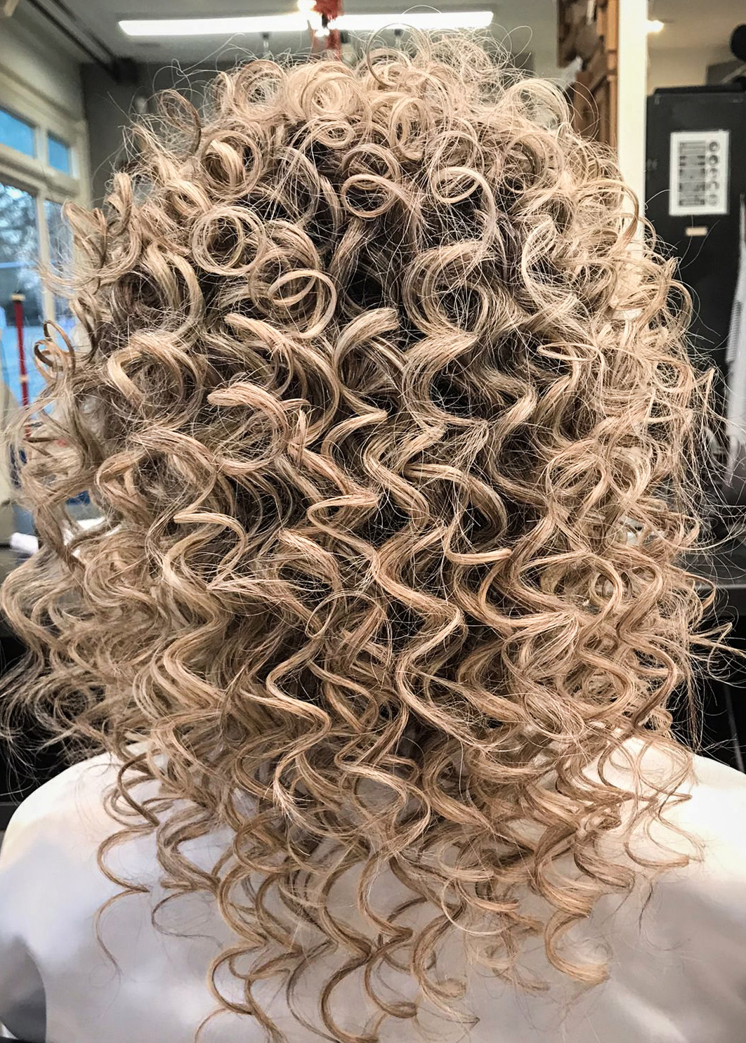 Painting-Hair-Do-Curly